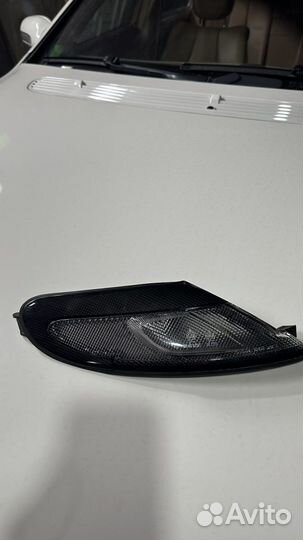 Передний правый подфарник