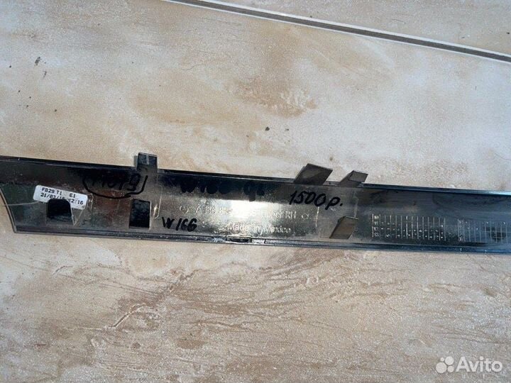 Накладка решетки радиатора правая Mercedes W 166