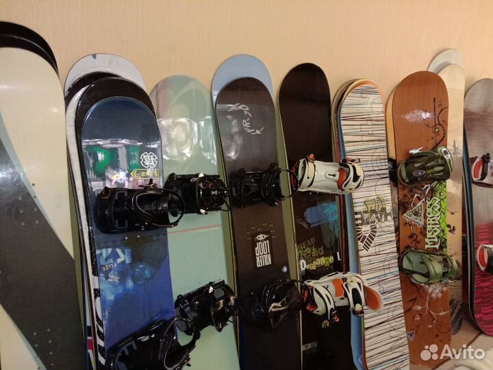 Сноуборд, крепления, ботинки, шлем, маски