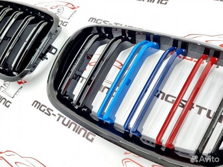 Решетка BMW X5 E70 стиль X5M триколор