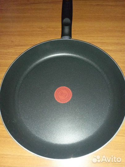 Сковорода Tefal 28 см новая