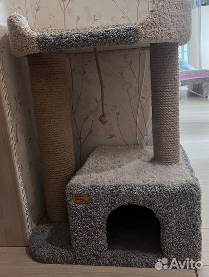 Кошачий домик с когтеточкой