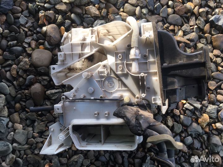 Toyota rav4 2004 печка центральная часть