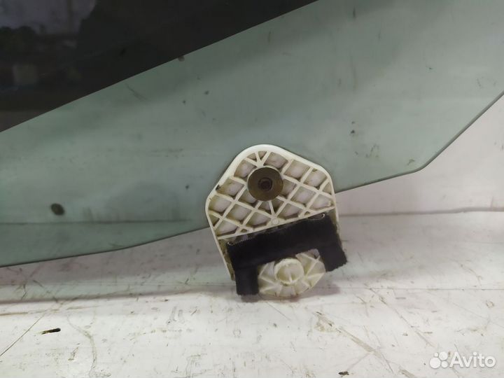 Стекло двери задней левой Ленд Ровер Дискавери 3