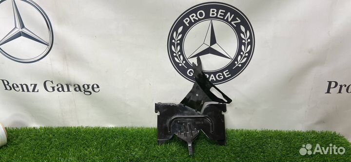 Кронштейн блока управления Mercedes-Benz E-Класс