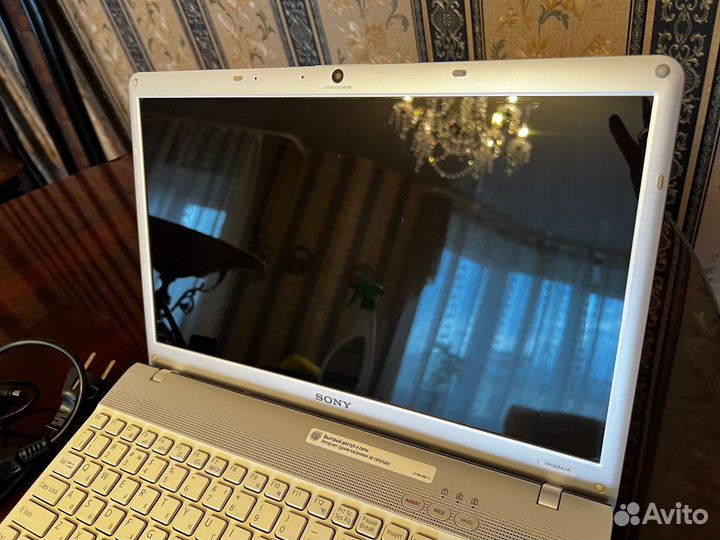 Ноутбук Sony vaio VPC-EB4J1R