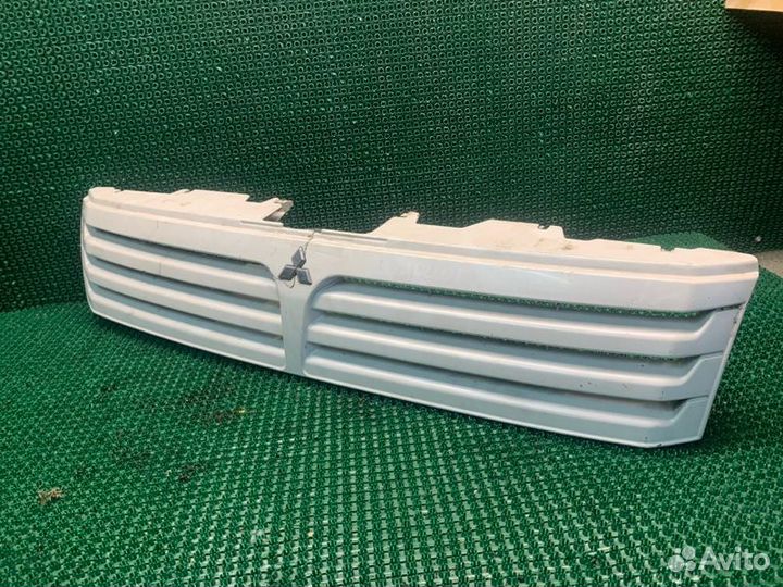 Решетка радиатора Mitsubishi Chariot N94W 4G64