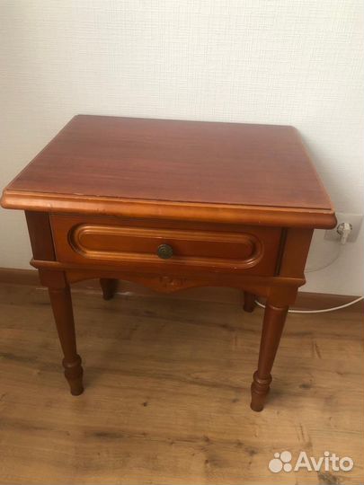 Тумбочка прикроватная