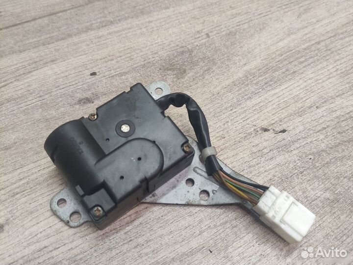 Моторчик заслонки отопителя Hyundai Santa Fe 1