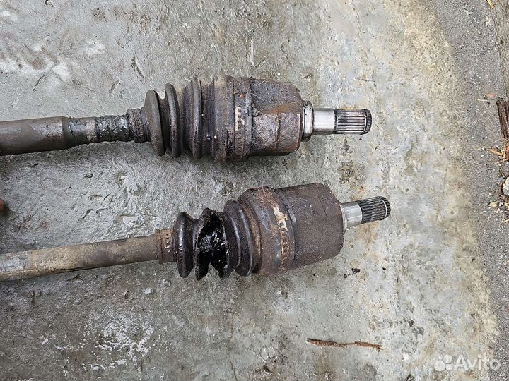 Привод передний левый,правый Hyundai i30 1.6 МКПП