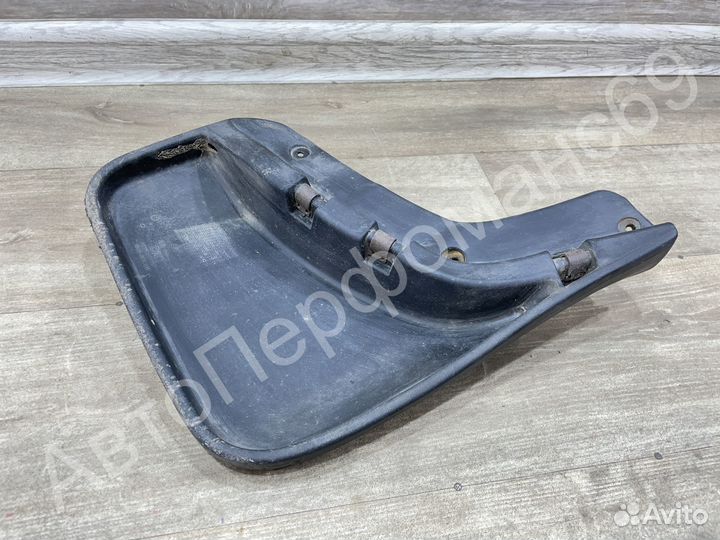 Брызговик левый правый Audi Q7 (2005-2015)