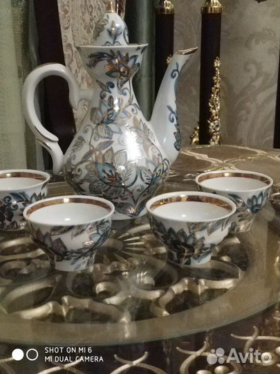 Кувшин с пиалами