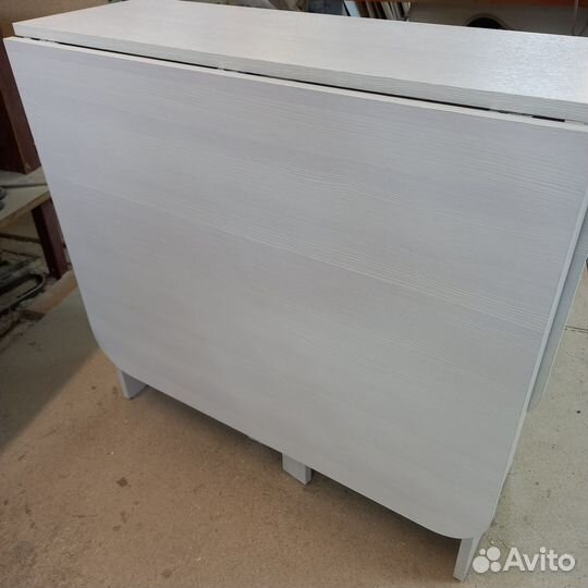 Стол книжка