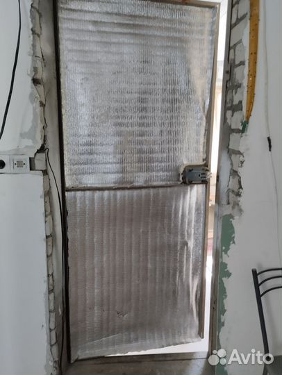 Дверь железная с замком