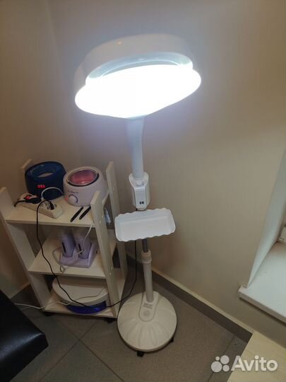 Лампа с лупой