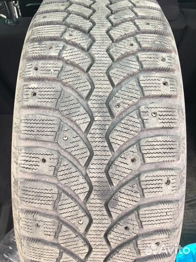 Bridgestone Blizzak Spike-01 225/60 R17