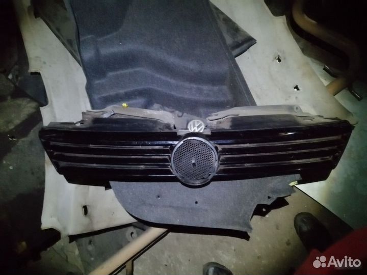 Решетка радиатора Volkswagen Jetta 6 дефекты