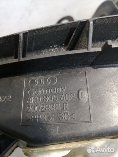 Кронштейн фары правый Audi A4 B8