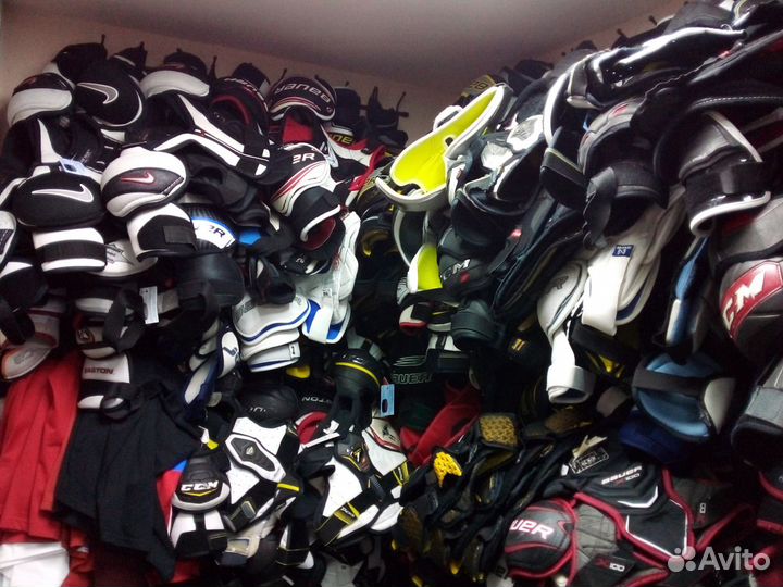 Нагрудники хоккейные, разные. Большой выбор