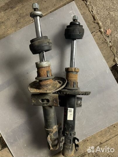 Амортизатор передний Skoda Rapid Polo