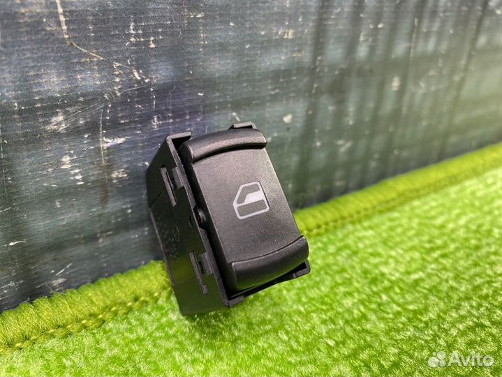 Кнопка стеклоподъемника Volkswagen Passat Variant