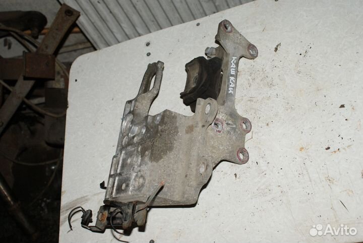 Кронштейн опора кпп Nissan Qashqai J10 11254JD000