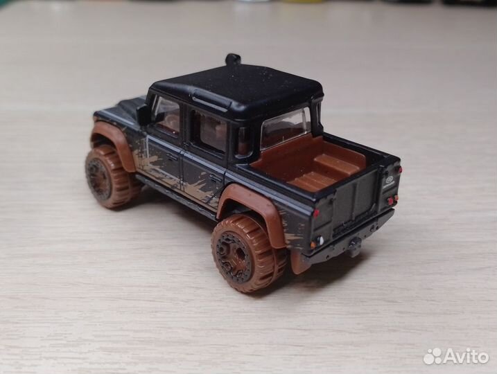 HotWheels. Land Rover Defender double cab