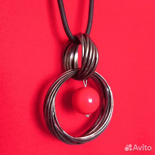 Платье с украшением. 46 размер