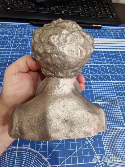 Бюсты и статуэтка