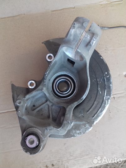 Кулак задний левый Range Rover Evoque, Эвок