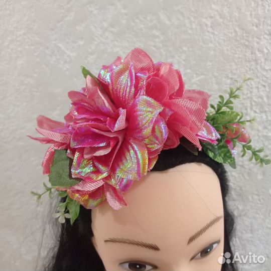 Ободок с розовыми цветами