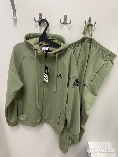 Спортивный костюм adidas