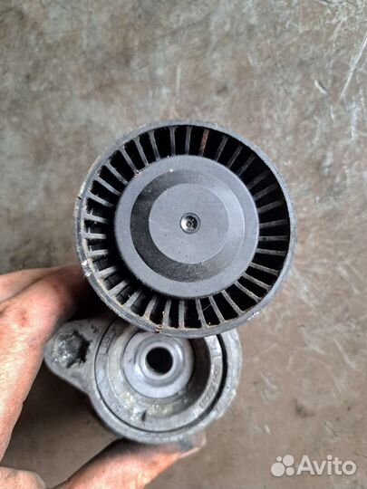 Ролик приводного ремня на BMW E65 E66