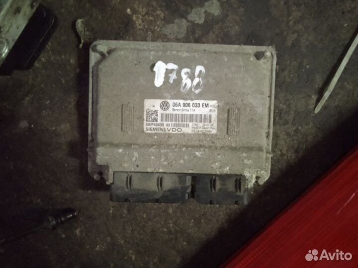 Блок управления двигателем Volkswagen Jetta