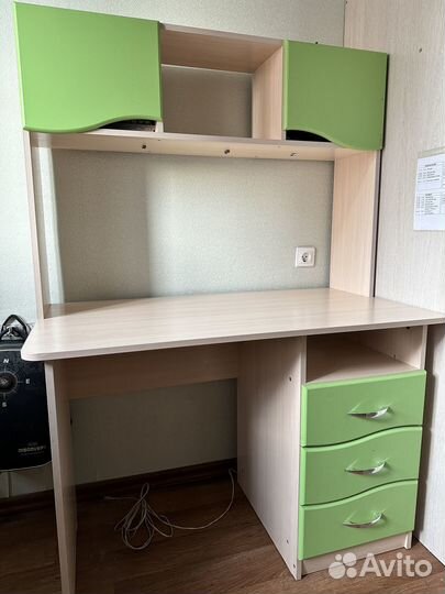 Продаю детский стол. Цена по договоренности