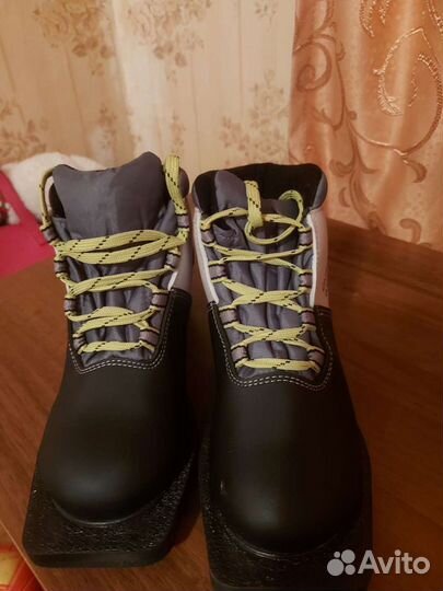 Лыжные ботинки