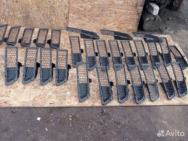 Решотка радиатор переднего бампера Renault Logan 1