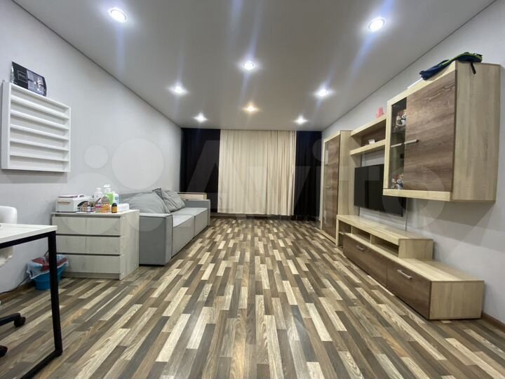 3-к. квартира, 100 м², 2/9 эт.