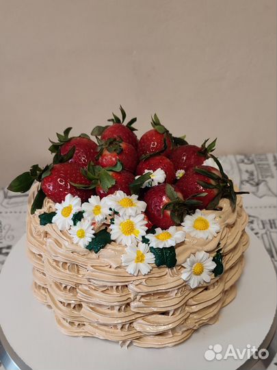 Торты на заказ,бенто - торты, меренговый рулет