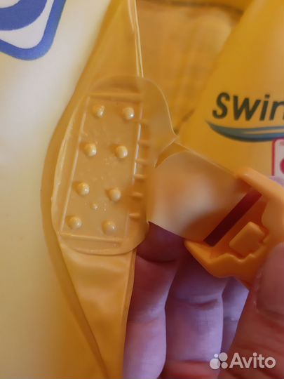 Нарукавники и жилет для плавания