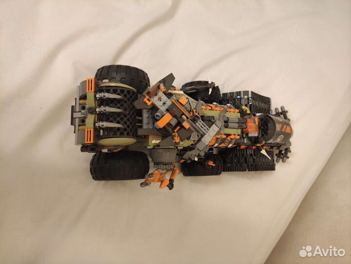 Собранная модель Lego