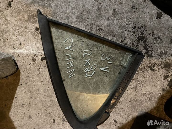 Форточка задняя левая nissan sunny B 15