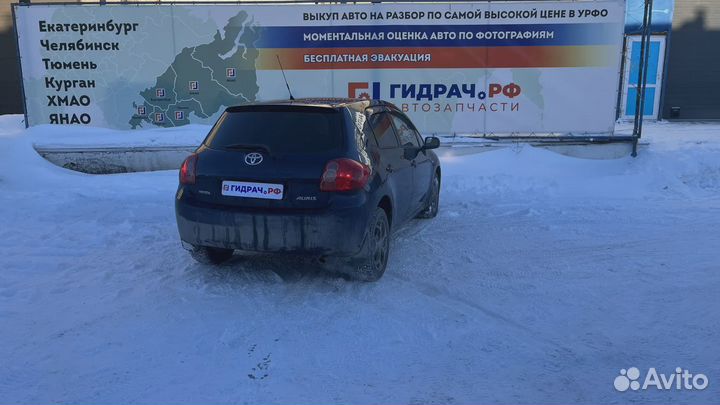 Обшивка стойки задней правой нижняя Toyota Auris (E150) 6255102080B0. Потертости