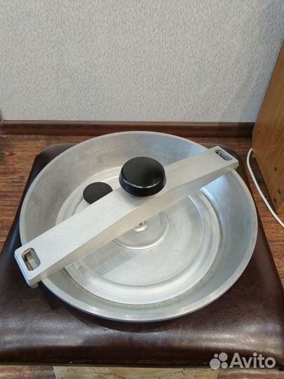 Сковорода с прессом цыплёнка тапака СССР