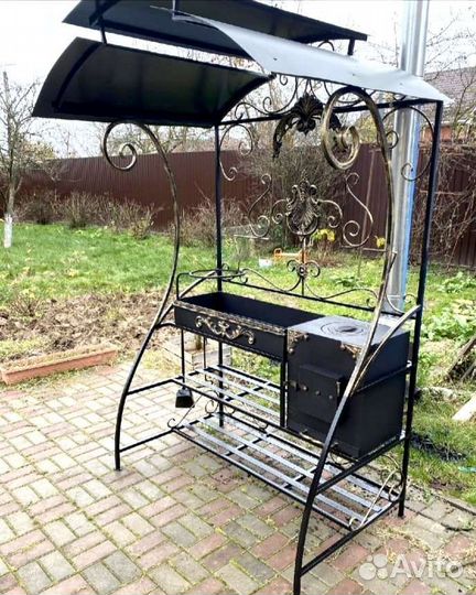 Мангал с крышей