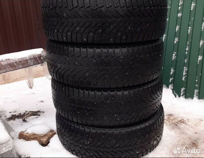 Pirelli Formula Ice 215/70 R16