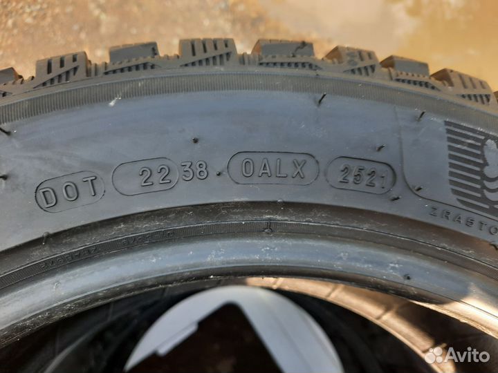 Michelin X-Ice North 4 215/50 R17 95T