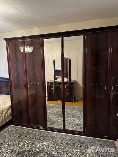 Спальный гарнитур