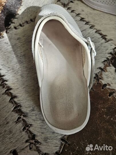 Сабо медицинские кожа