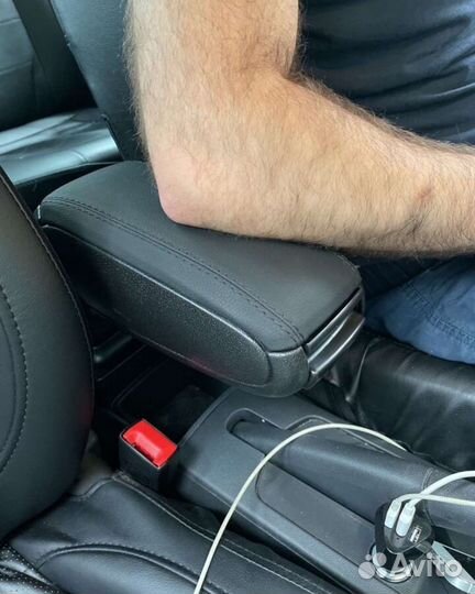 Подлокотник на Шкода Рапид